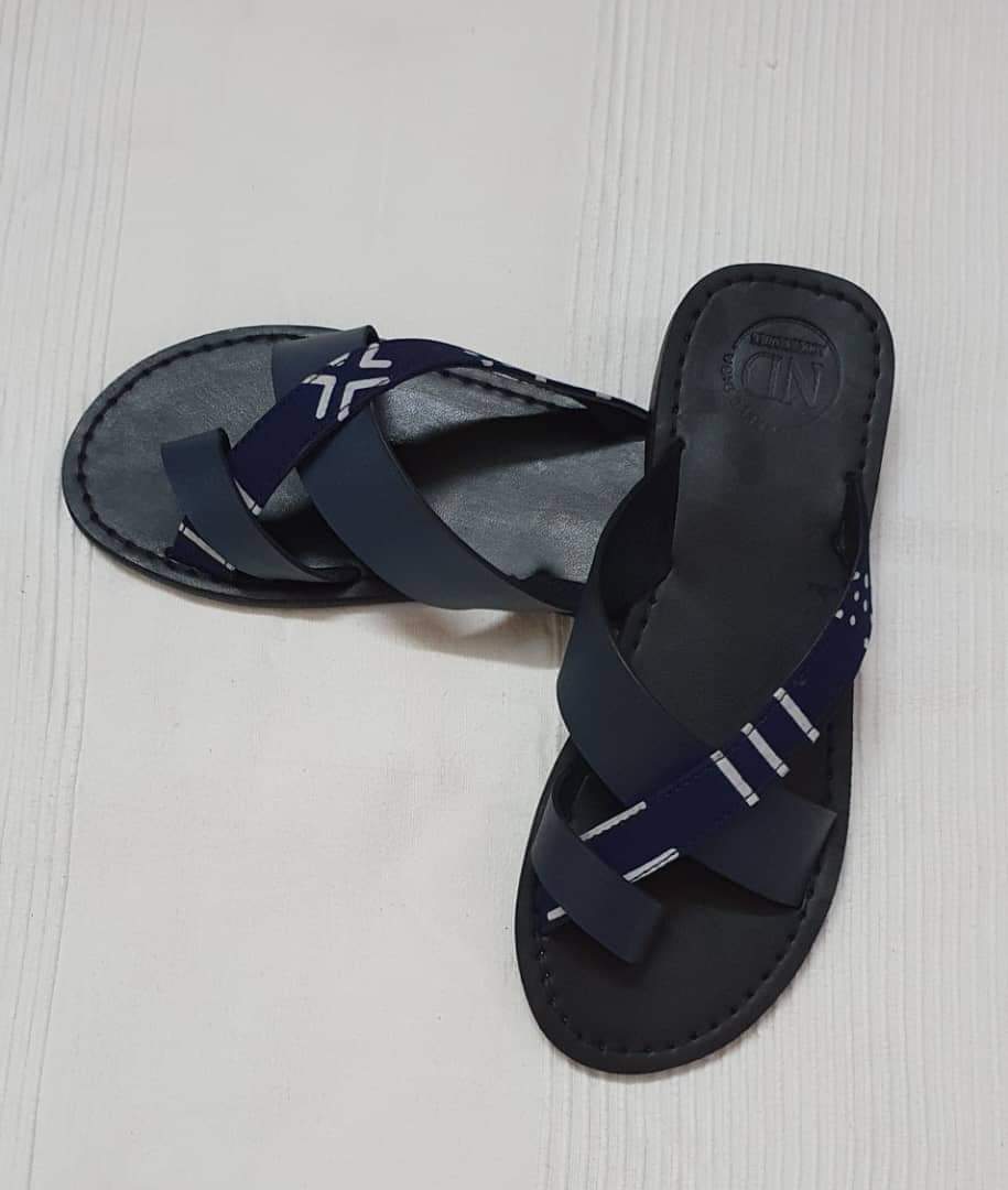 Sandales "Abysse" – Cuir Bleu Nuit & Détails Graphiques