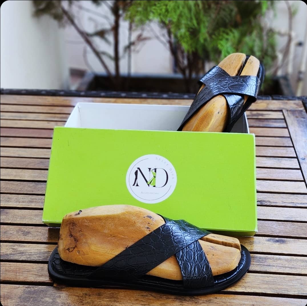 La Sandale Croisée "Éclat Exotique"